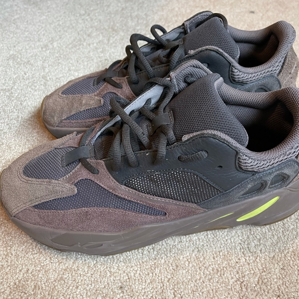Yeezy mauve dad shoe